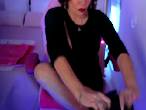 Snapshot of aubade246 chatting on November 28, 2025, 1:33 pm aubade246 online show from November 28, 2025, 1:33 pm