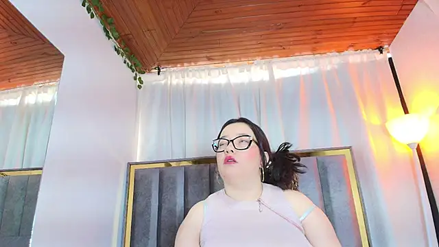 Zoe Curvy online show from February 5, 2026, 12:45 pm