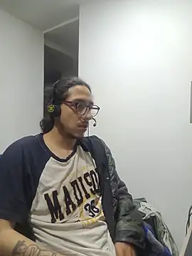 dirtytw0230 online show from March 11, 2026, 9:03 am