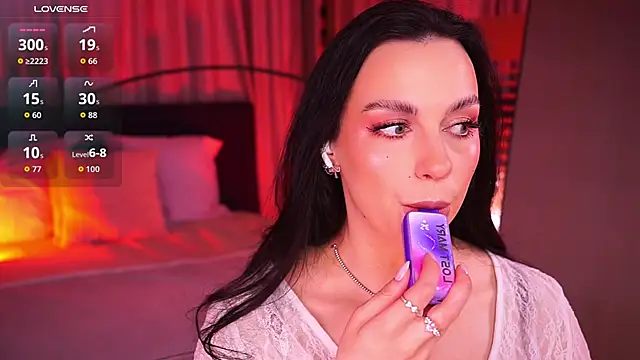 Snapshot of LunaNight chatting on February 21, 2026, 8:33 pm LunaNight online show from February 21, 2026, 8:33 pm