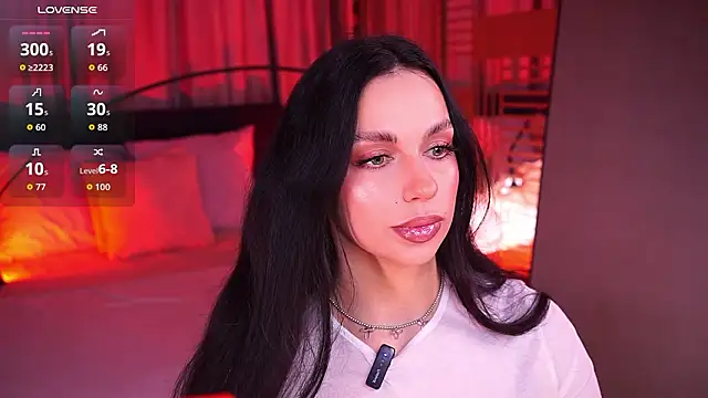 Snapshot of LunaNight chatting on February 20, 2026, 8:33 pm LunaNight online show from February 20, 2026, 8:33 pm