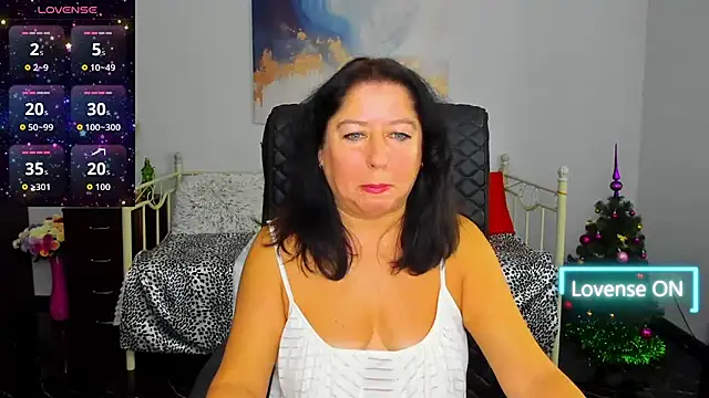 Julia Dean online show from December 14, 2025, 12:44 pm