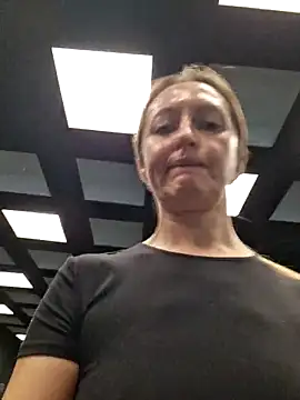 Snapshot of Miss____Mia_ chatting on December 20, 2025, 9:45 am Miss Mia online show from December 20, 2025, 9:45 am