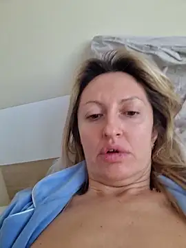 Snapshot of Miss____Mia_ chatting on December 14, 2025, 7:25 am Miss Mia online show from December 14, 2025, 7:25 am