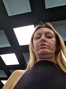 Snapshot of Miss____Mia_ chatting on December 18, 2025, 11:14 am Miss Mia online show from December 18, 2025, 11:14 am