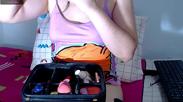 sofi-rojas1 online show from January 6, 2026, 8:02 pm