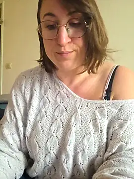 Snapshot of minierose chatting on February 15, 2026, 12:04 pm minierose online show from February 15, 2026, 12:04 pm