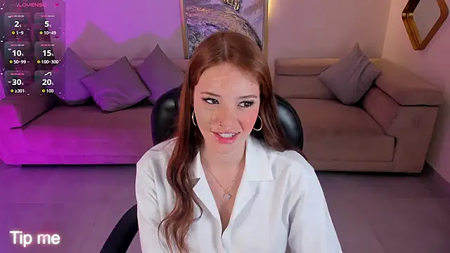 CorinneRusso online show from September 18, 2025, 4:15 am