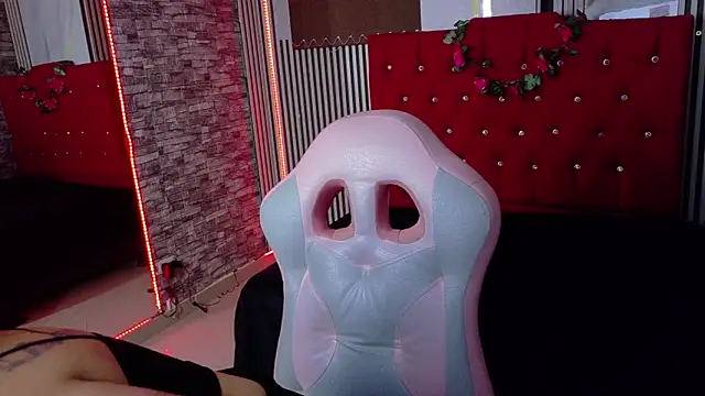 miahernadez303av online show from January 15, 2026, 3:54 am