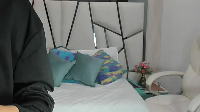  aurora18  online show from February 11, 2026, 3:06 am