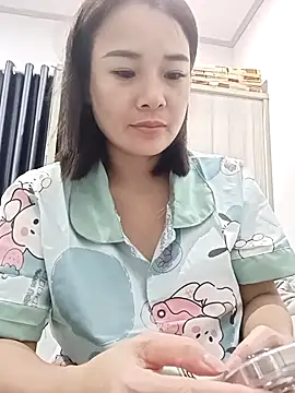 Snapshot of AnNa-99 chatting on November 5, 2025, 3:37 pm AnNa-99 online show from November 5, 2025, 3:37 pm