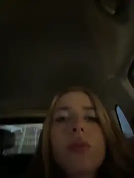 LoraaDoll online show from November 10, 2025, 2:33 pm