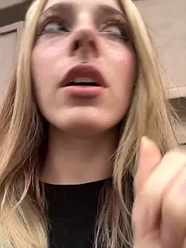 LoraaDoll online show from September 16, 2025, 3:24 pm