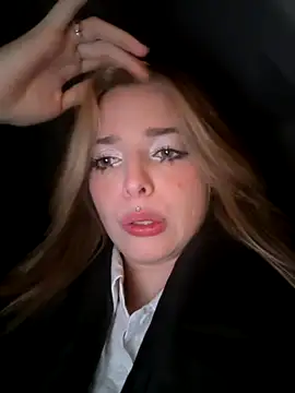 LoraaDoll online show from November 8, 2025, 2:53 pm