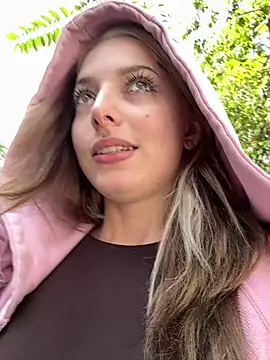 LoraaDoll online show from January 10, 2026, 5:14 am