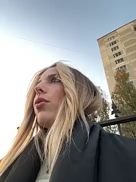 LoraaDoll online show from September 30, 2025, 3:18 pm