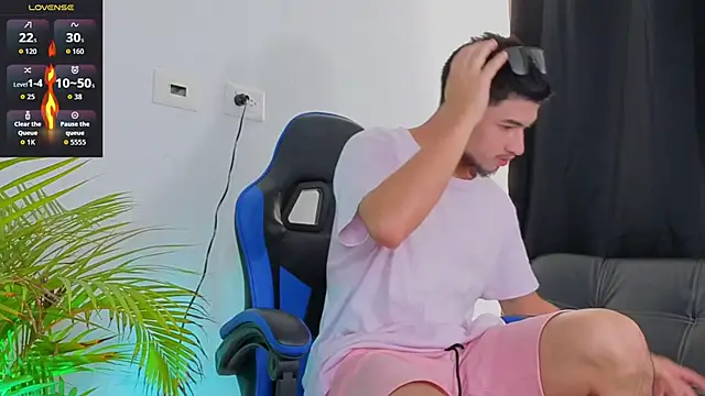 EdwardRoss  online show from November 17, 2025, 7:18 pm