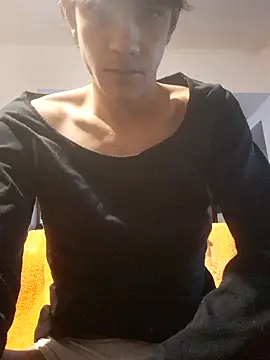 Snapshot of LYZBORNHD chatting on October 13, 2025, 9:49 pm LYZBORNHD online show from October 13, 2025, 9:49 pm