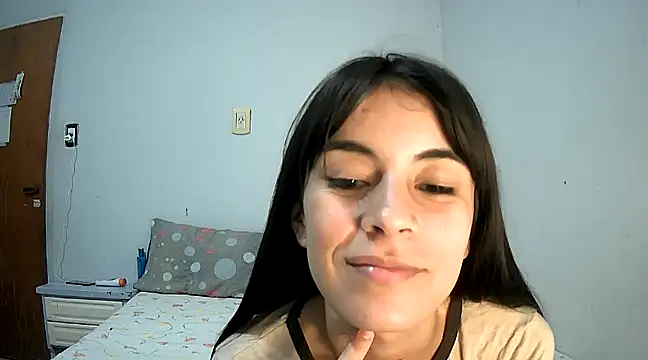 Snapshot of melodybar27 chatting on February 3, 2025, 11:20 am melodybar27 online show from February 3, 2025, 11:20 am