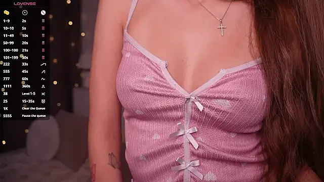 ErinLewist online show from June 14, 2026, 1:13 am