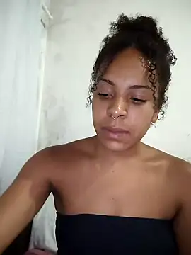 Julia Pretinha online show from April 3, 2026, 3:24 am