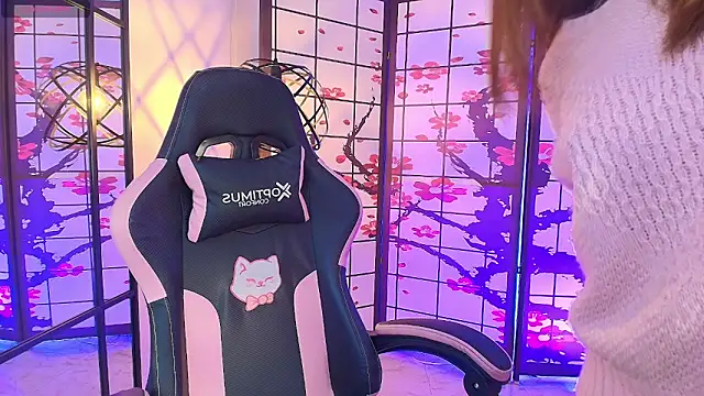 Fluffy Bubble21 online show from March 5, 2026, 4:20 am