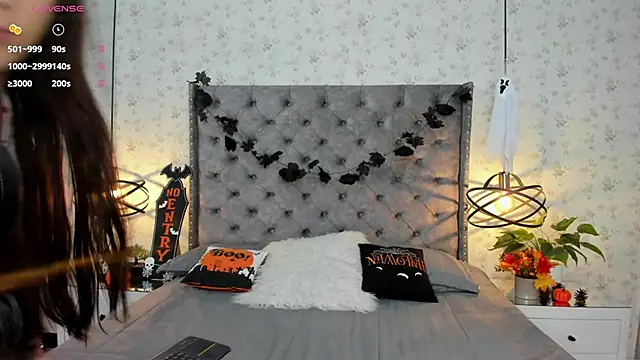 ElliPeaches online show from October 17, 2025, 12:40 pm