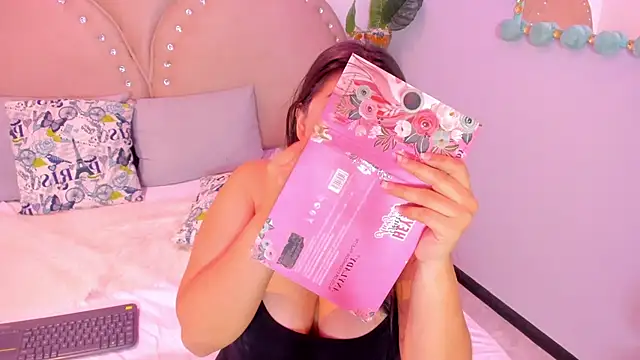 Miia Thompsonn online show from January 9, 2026, 3:24 am