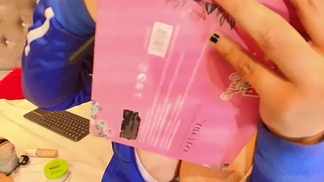 Miia Thompsonn online show from November 28, 2025, 12:00 am