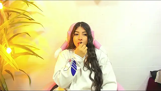 Snapshot of Miia_Thompsonn chatting on October 12, 2025, 4:19 pm Miia Thompsonn online show from October 12, 2025, 4:19 pm