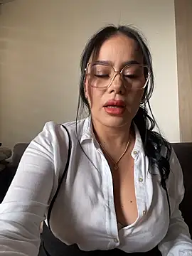 Miah gomez  online show from January 9, 2026, 9:44 pm