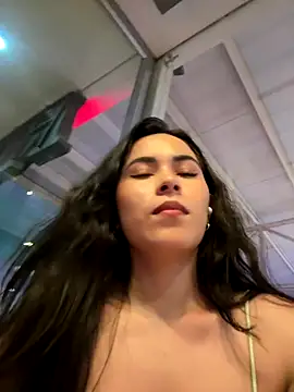 Loren moreno online show from December 3, 2025, 10:53 pm