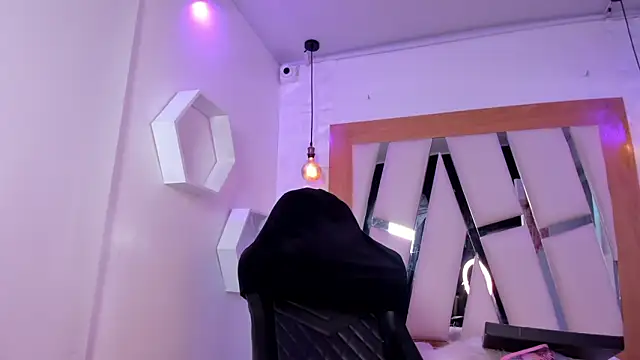 ary cooper  online show from December 5, 2025, 12:48 pm