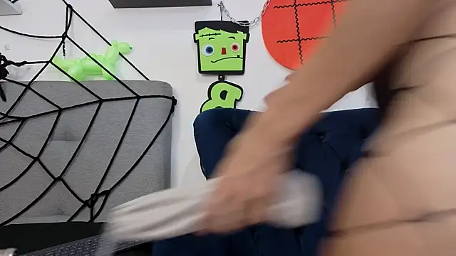 alissonandamy online show from October 27, 2025, 7:15 pm