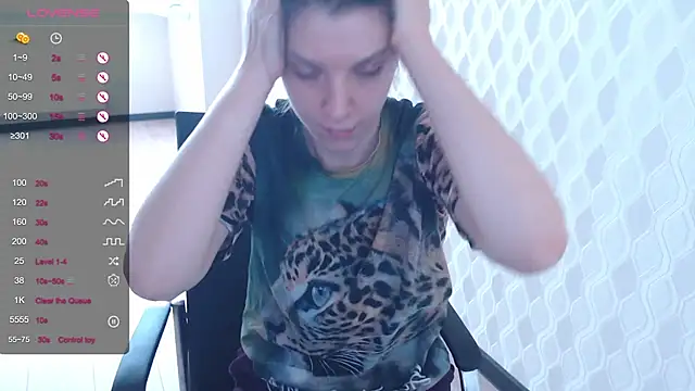 Snapshot of LisaHeart chatting on November 17, 2025, 8:29 am LisaHeart online show from November 17, 2025, 8:29 am