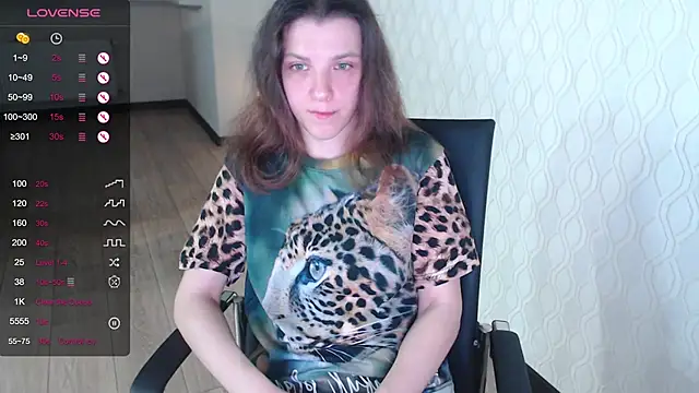 Snapshot of LisaHeart chatting on December 19, 2025, 7:49 pm LisaHeart online show from December 19, 2025, 7:49 pm