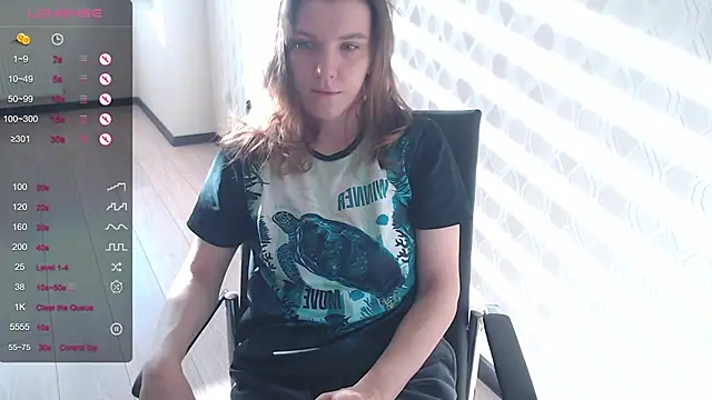 Snapshot of LisaHeart chatting on October 1, 2025, 12:53 pm LisaHeart online show from October 1, 2025, 12:53 pm