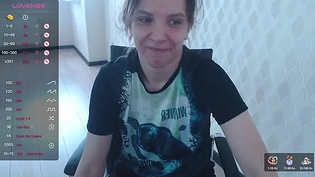 Snapshot of LisaHeart chatting on October 15, 2025, 11:40 am LisaHeart online show from October 15, 2025, 11:40 am