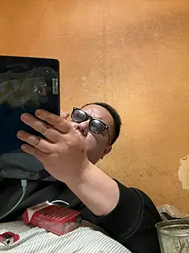 punk0805 online show from April 7, 2026, 11:45 am