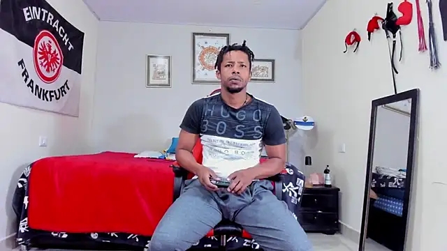 AlejoKhalifa  online show from December 3, 2025, 10:47 am