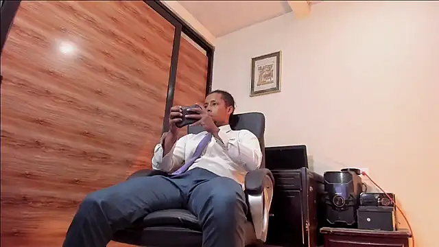 Snapshot of AlejoKhalifa_ chatting on March 26, 2026, 11:57 pm AlejoKhalifa online show from March 26, 2026, 11:57 pm