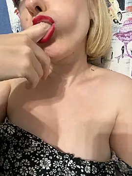 Yourdirtybitch online show from September 27, 2025, 8:59 pm