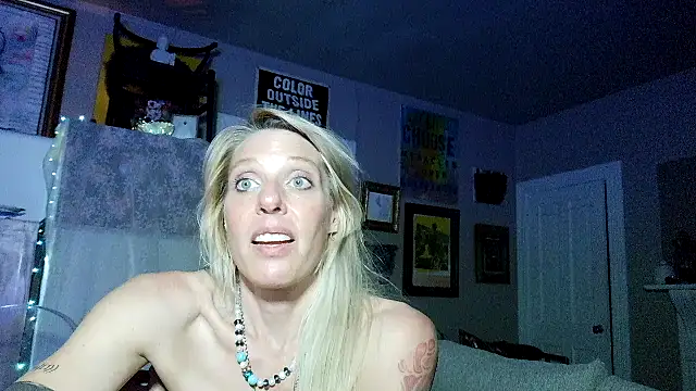 Glamazonx online show from April 15, 2026, 7:03 am