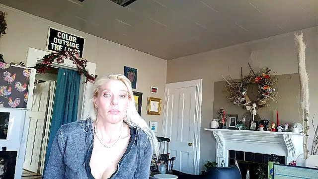 Glamazonx online show from December 15, 2025, 4:24 pm