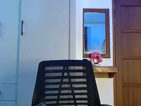 queencydoll online show from June 2, 2026, 8:47 am