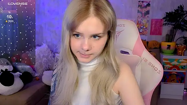 Britney Lynch online show from December 14, 2025, 1:01 am