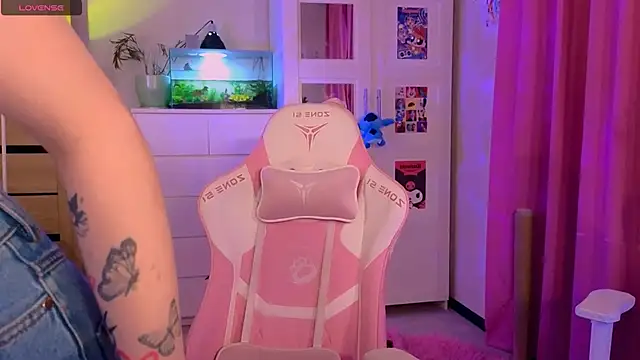 Britney Lynch online show from November 28, 2025, 9:15 pm