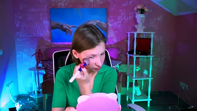 EllaHorton online show from June 11, 2026, 2:03 pm