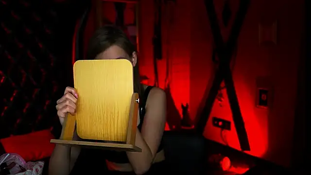 EllaHorton online show from November 23, 2025, 12:48 pm