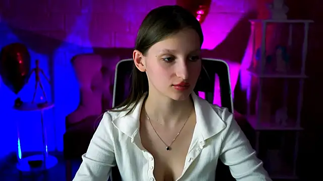 Snapshot of EllaHorton chatting on March 3, 2025, 6:35 pm EllaHorton online show from March 3, 2025, 6:35 pm